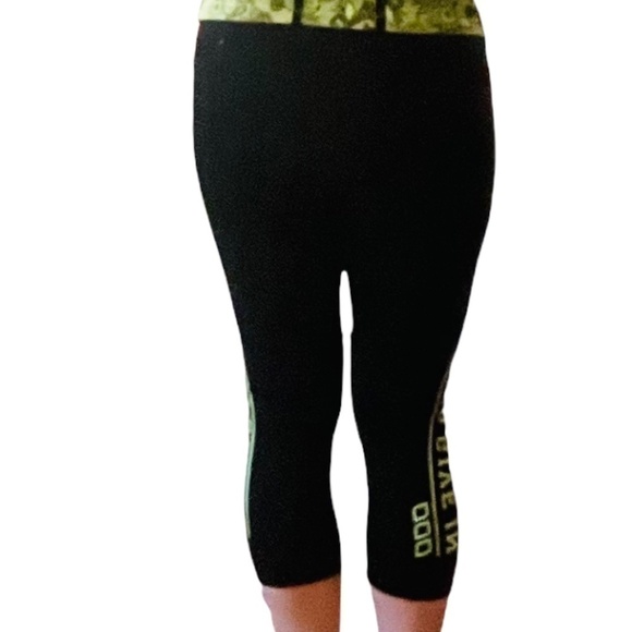 LORNA Jane Exclusive line crop yoga pants - Picture 4 of 6